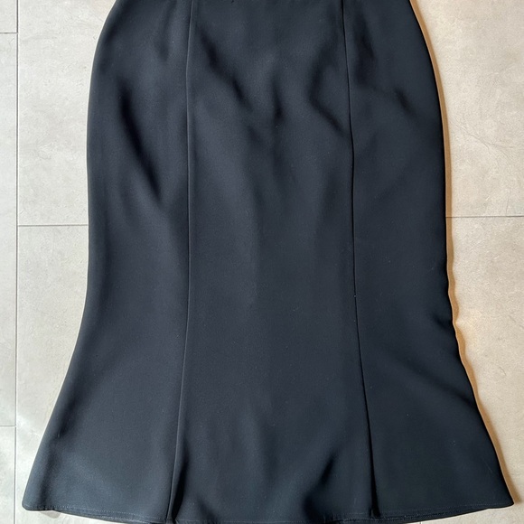 Dresses & Skirts - Elegant Black Women's Skirt